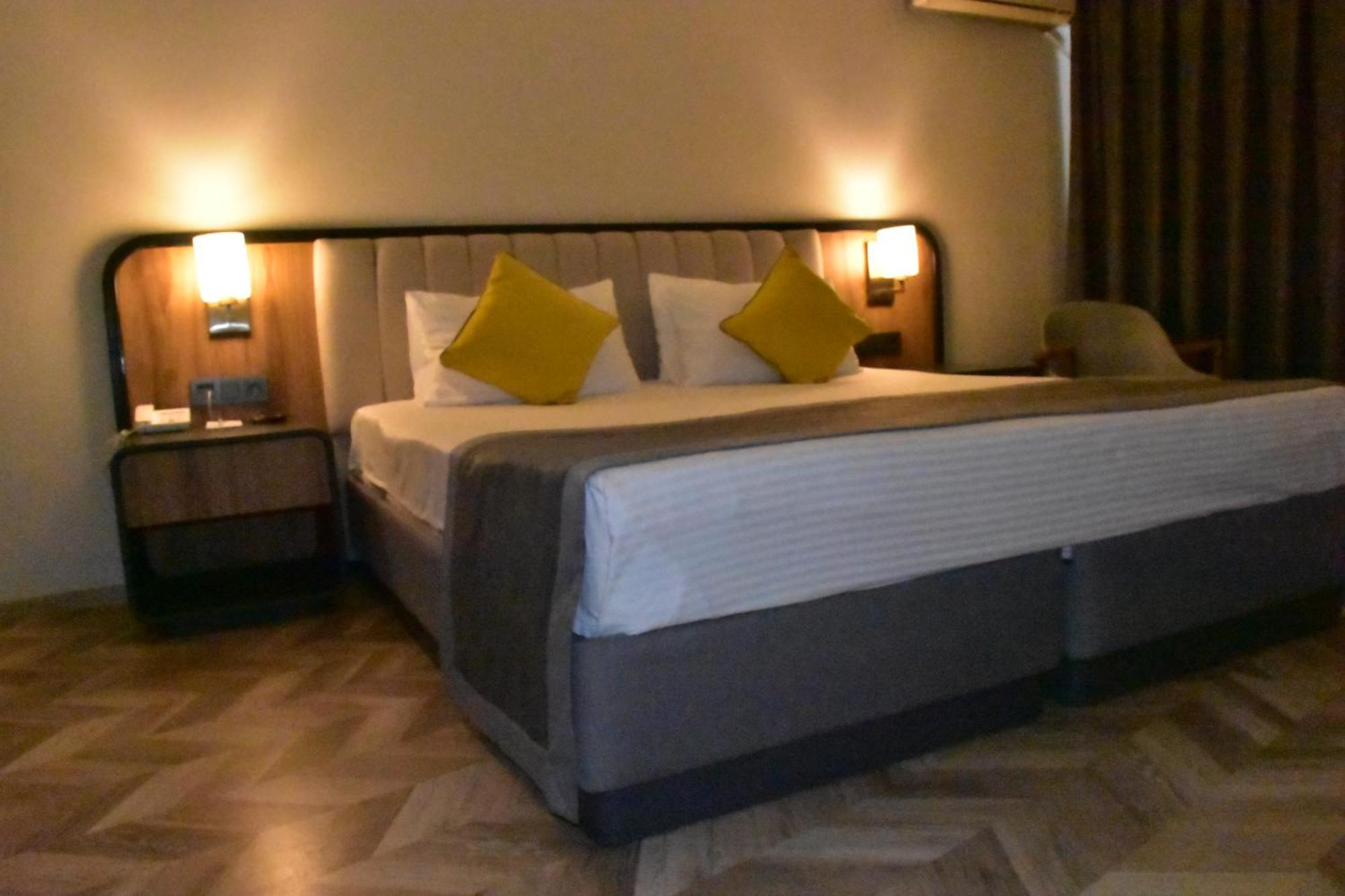 Uk Ankara Hotel מראה חיצוני תמונה